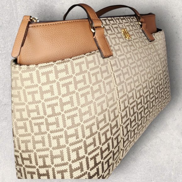 Tommy Hilfiger Large Beige/Brown Tonal Jacquard Tote - NWT - Picture 2 of 8